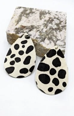 YFW - 73964 - 71422 Convince Me Earrings - White/Black Accessories