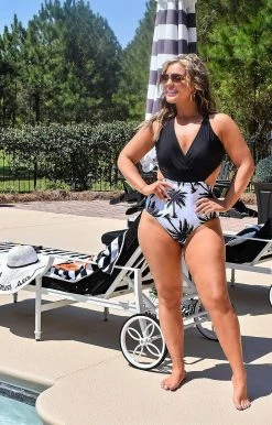 Queen - 122543 - 33022 Island Hideout One Piece Swimsuit - Black/White