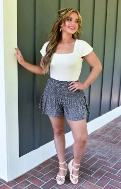 HeySon - ET1000-2PD - 52022 BOTTOMS Bloom Into Style Floral Shorts