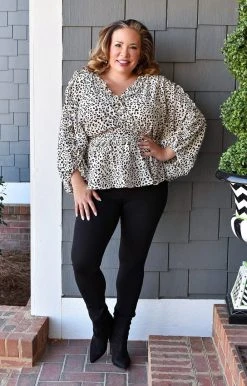 ODDI - IT14474 - 11822 Total Distraction Leopard Top - Cream