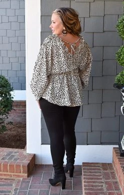 ODDI - IT14474 - 11822 Total Distraction Leopard Top - Cream