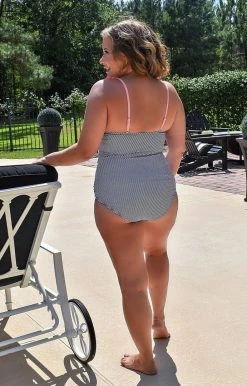 Queen - 171135 - 6322 Poolside Escape One Piece Swimsuit - Coral